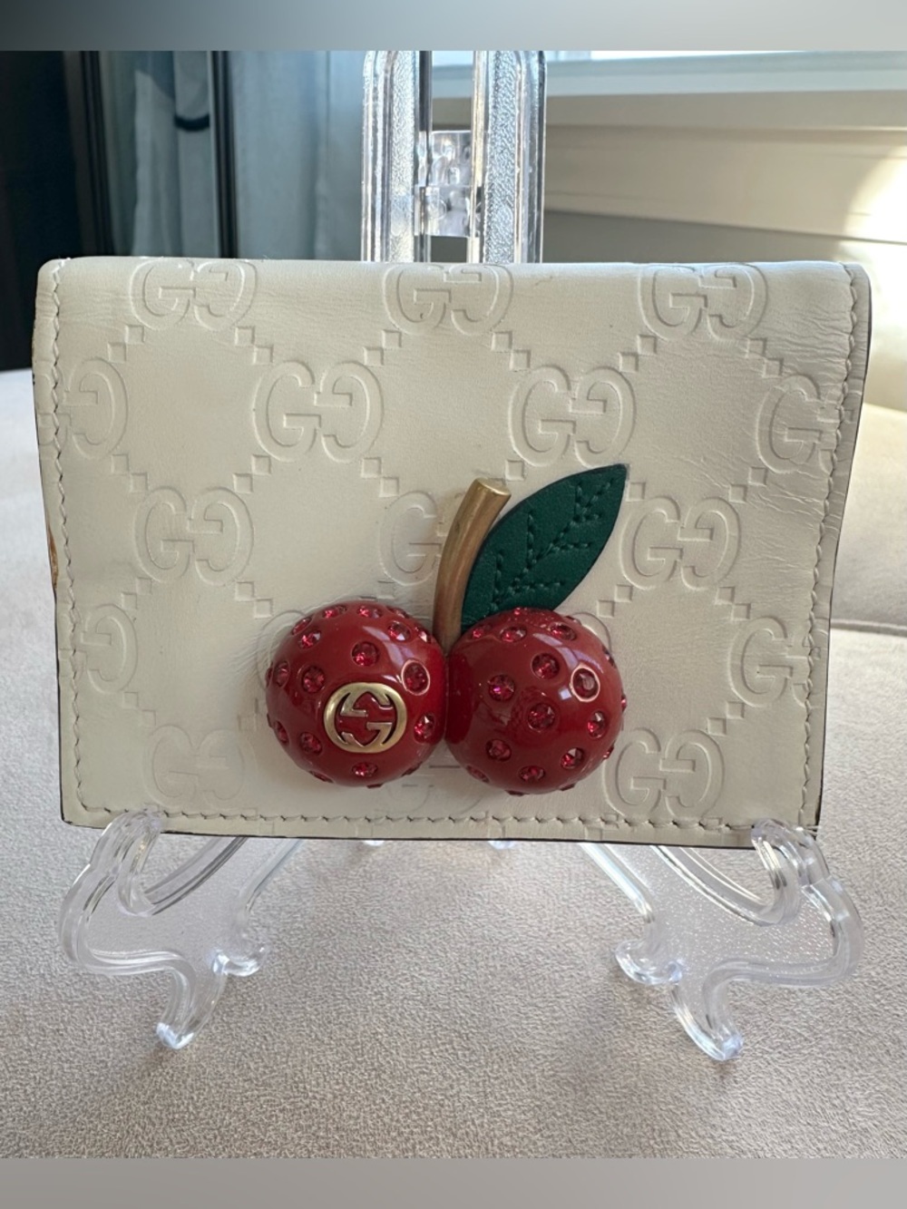 Gucci Signature Cherry Leather Compact Wallet - Authentic - White - New w/ Flaws